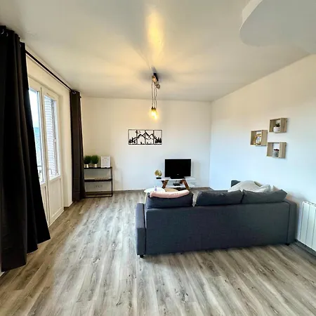Panorama Apartment *