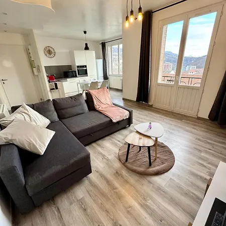 Panorama Apartment *